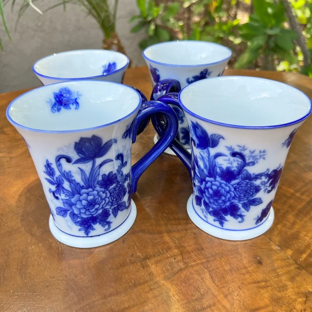 4 blue and white coffee mugs - Picture 1 of 5